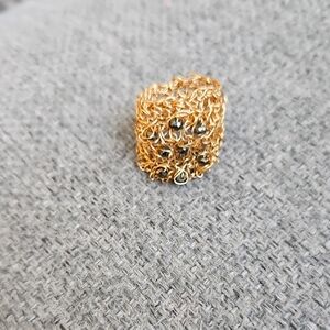 Elegant Gold Mesh Ring with Black Accents